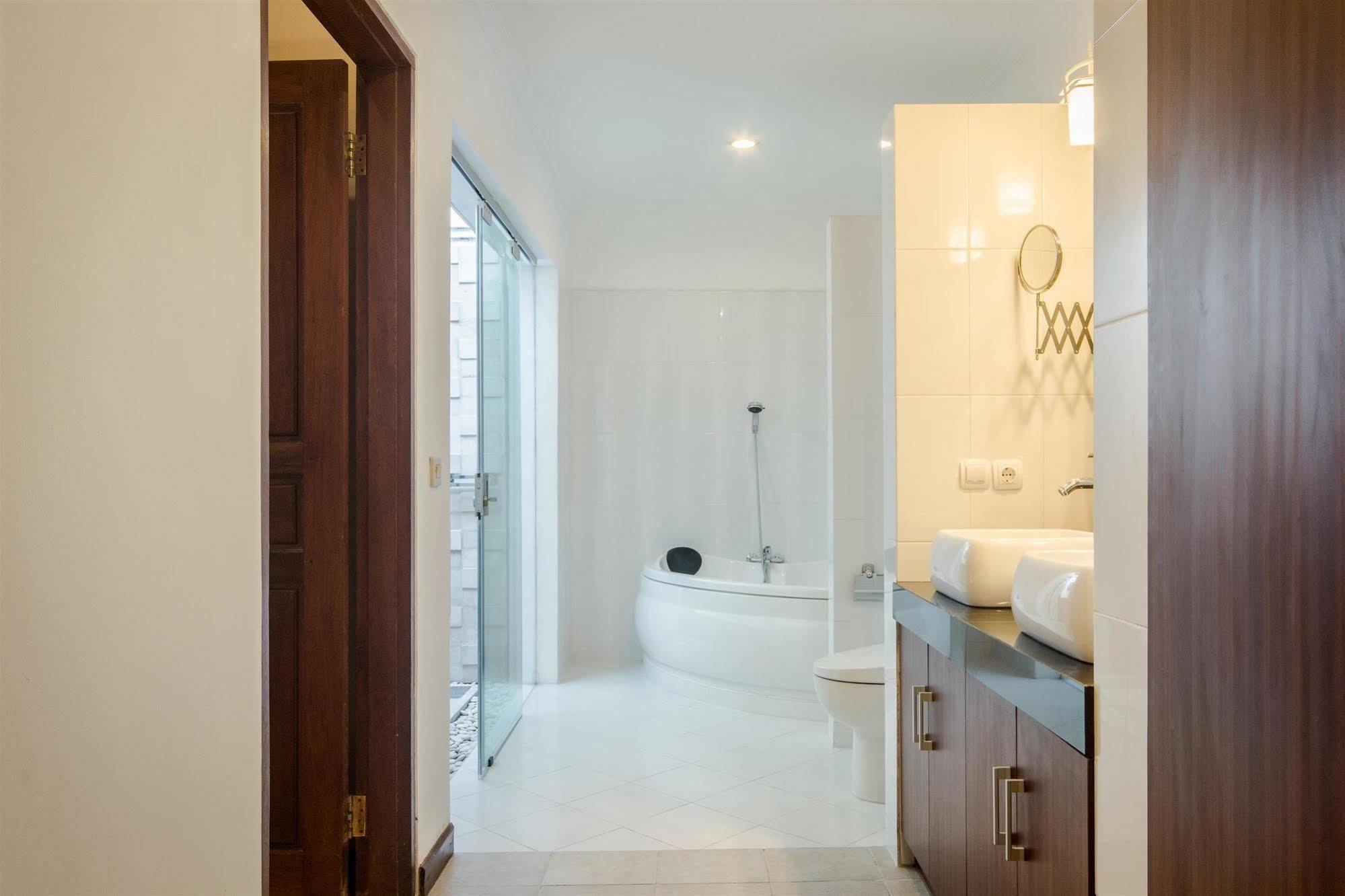 Villa Krisna Seminyak Eksteriør billede